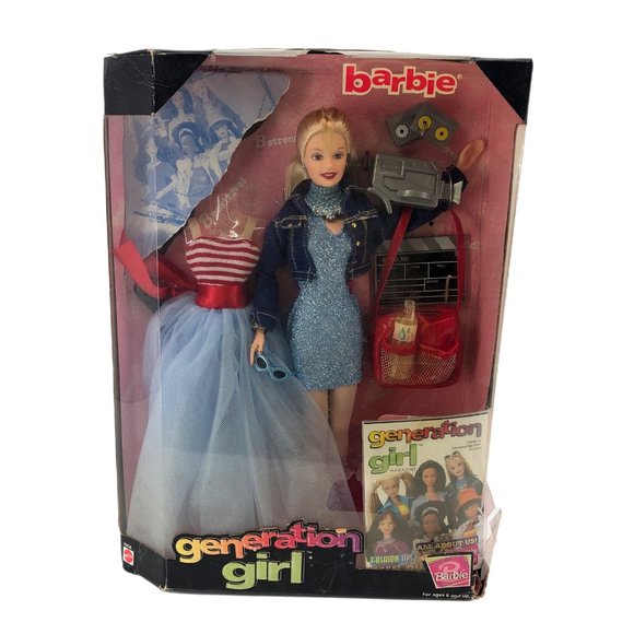 Barbie Fashion Doll with Blonde Wavy Hair and AccessoriesGirl Doll